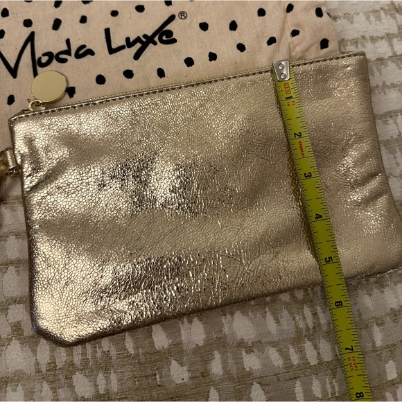 Gold Moda Luxe clutch/wristlet. - Picture 4 of 5